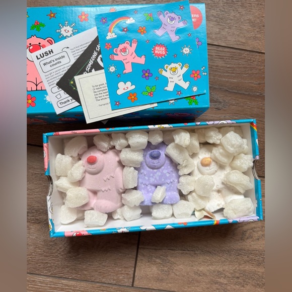 Lush Gift Set - Picture 5 of 5